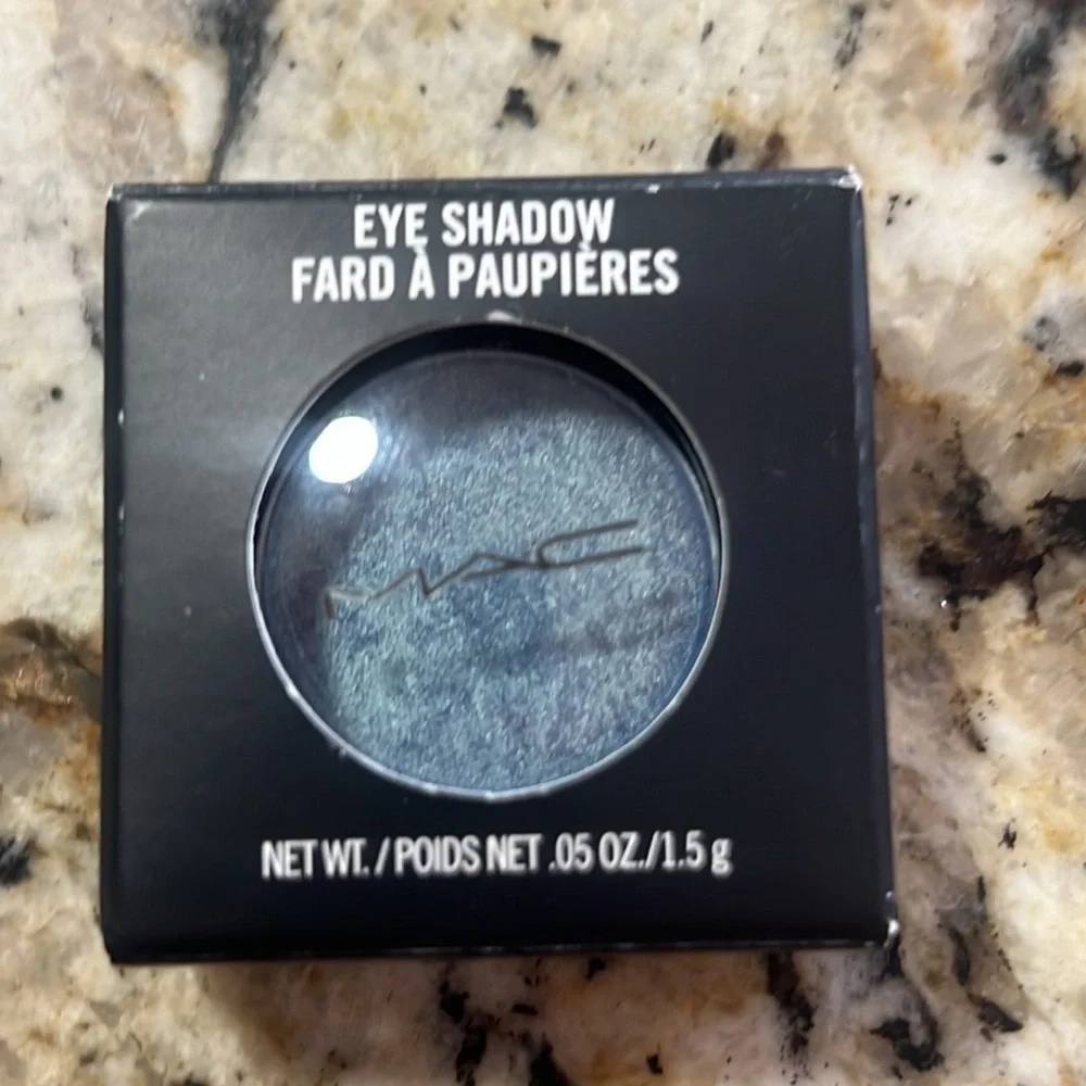 🌙♣️Mac Tilt Frost Eyeshadow